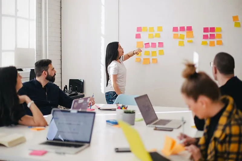 Asistentes de IA en Odoo